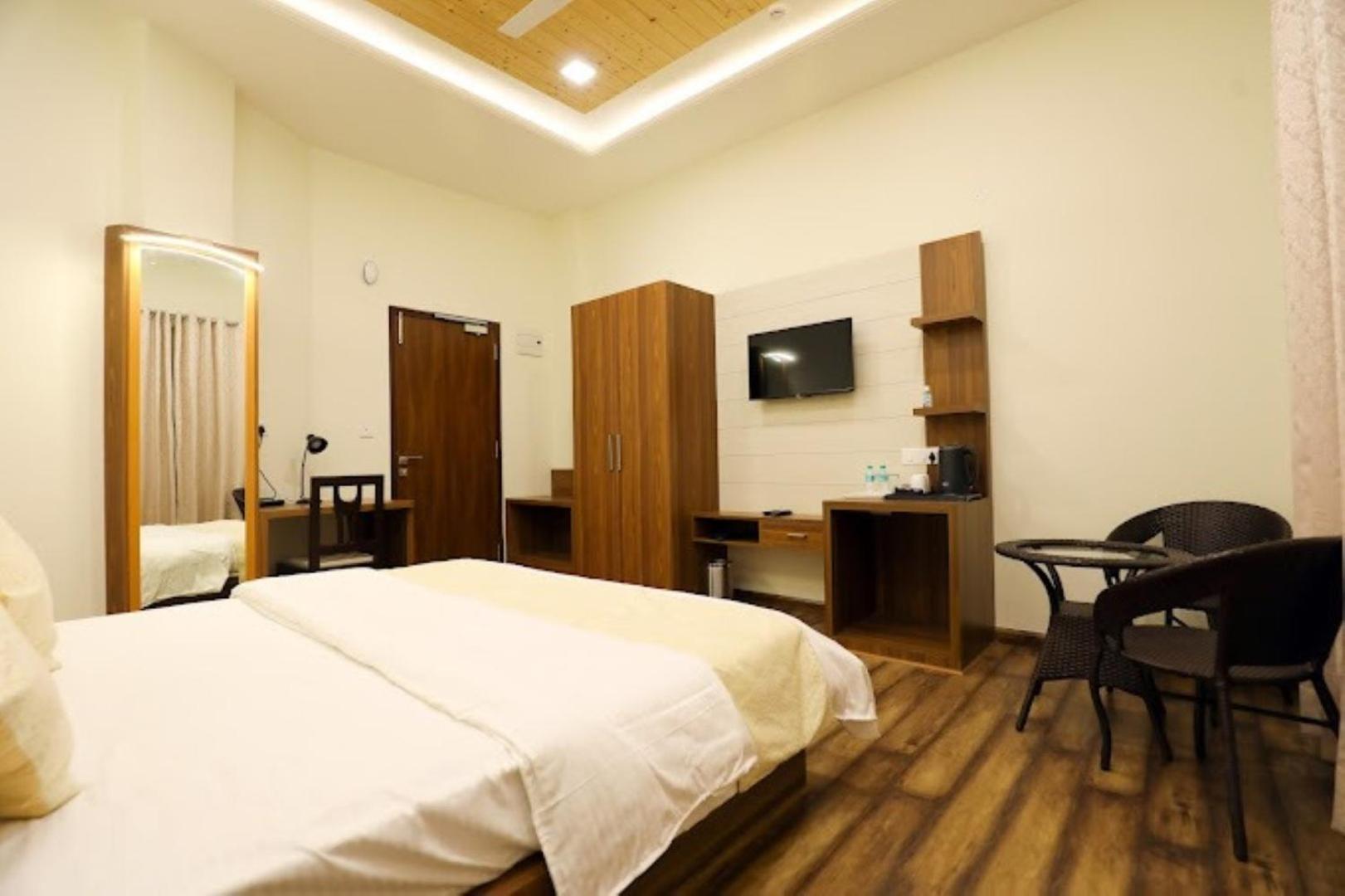 Hotel Le Halcyon , Kasauli Solan Ngoại thất bức ảnh