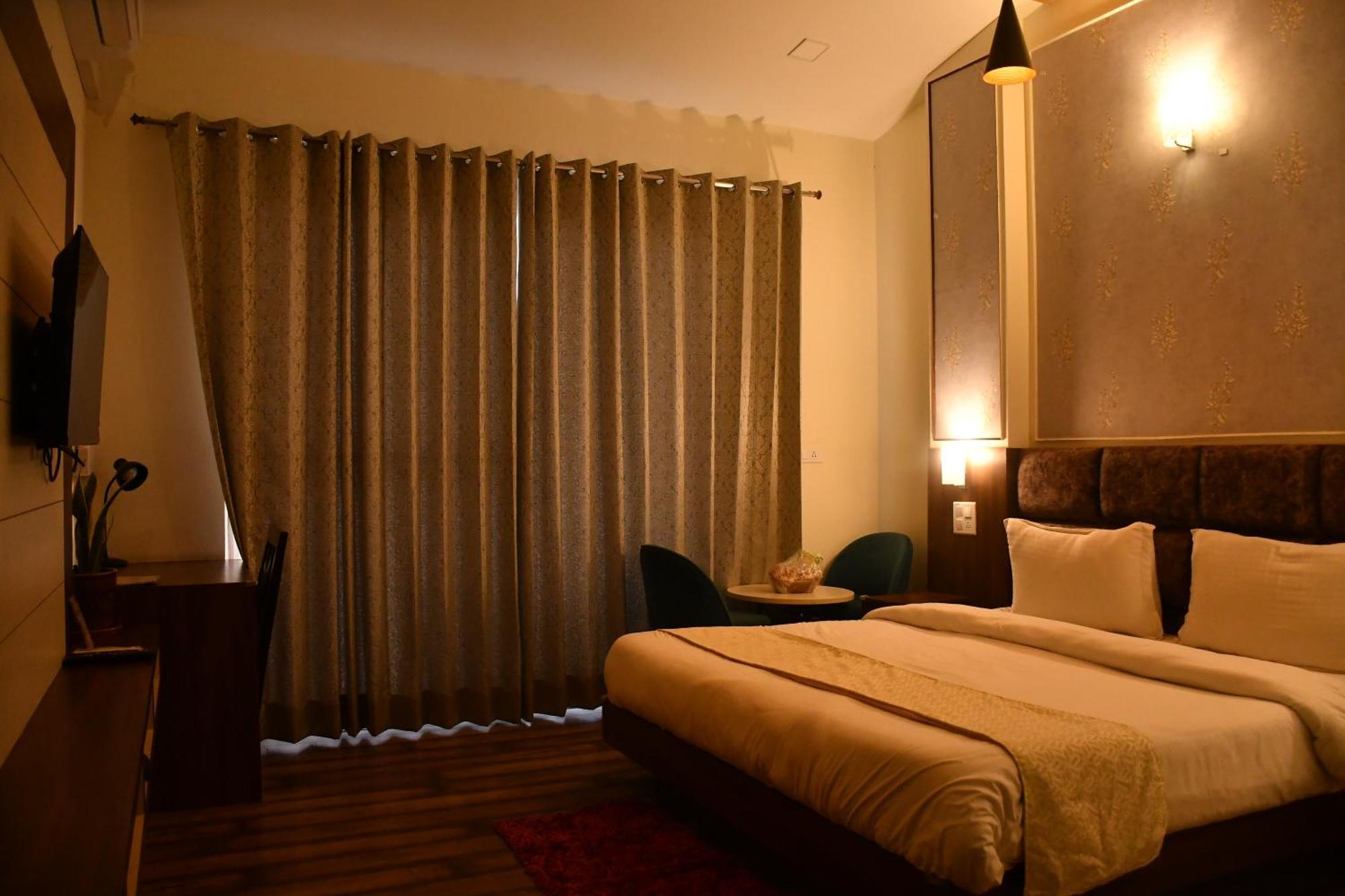Hotel Le Halcyon , Kasauli Solan Ngoại thất bức ảnh
